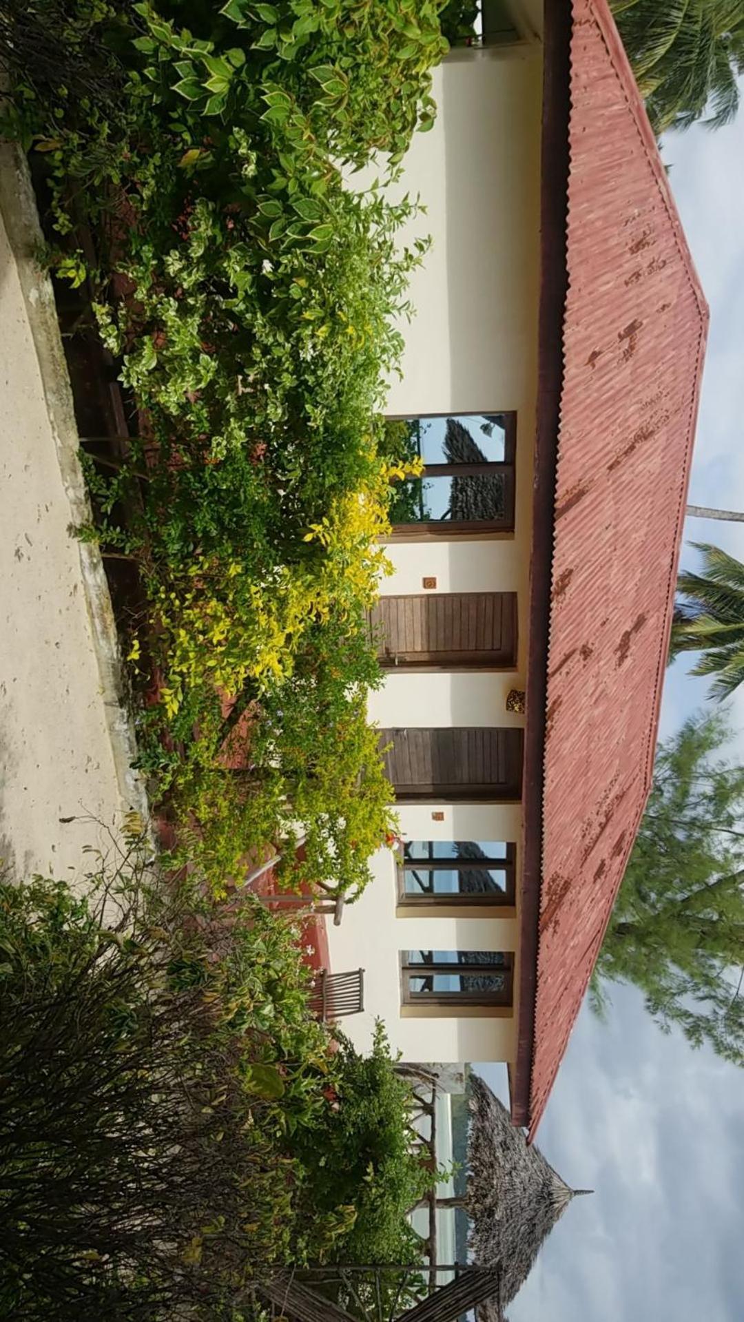 Amber Lodge Pongwe Exterior photo